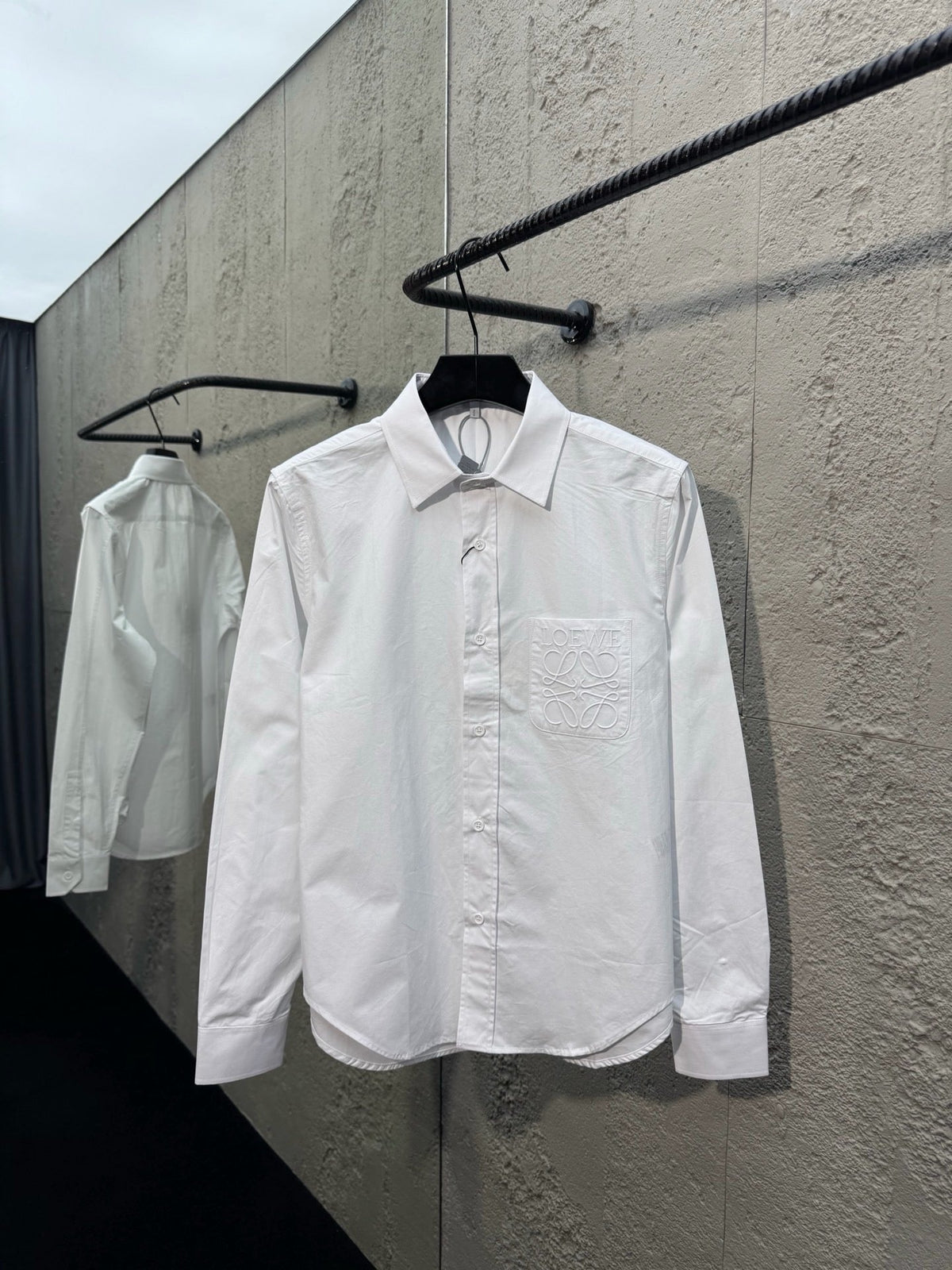 Blaues Baumwoll-Langarmshirt mit Tasche – Herren
