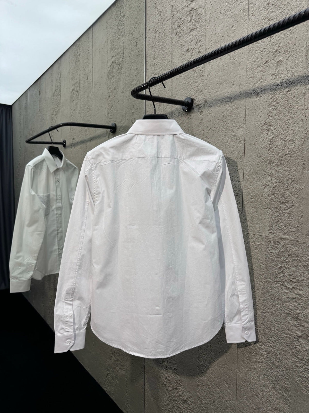 Blaues Baumwoll-Langarmshirt mit Tasche – Herren
