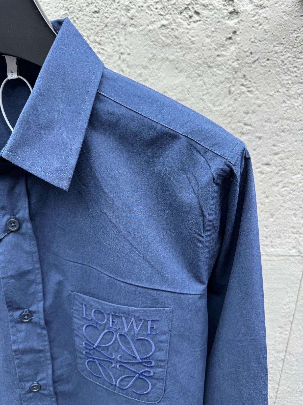Blaues Baumwoll-Langarmshirt mit Tasche – Herren