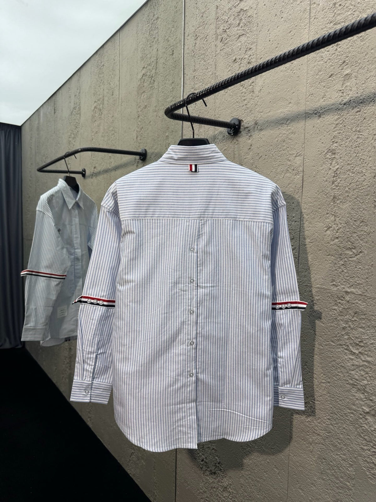Weißes Baumwoll-Langarmshirt mit Kontrastbesatz – Herren