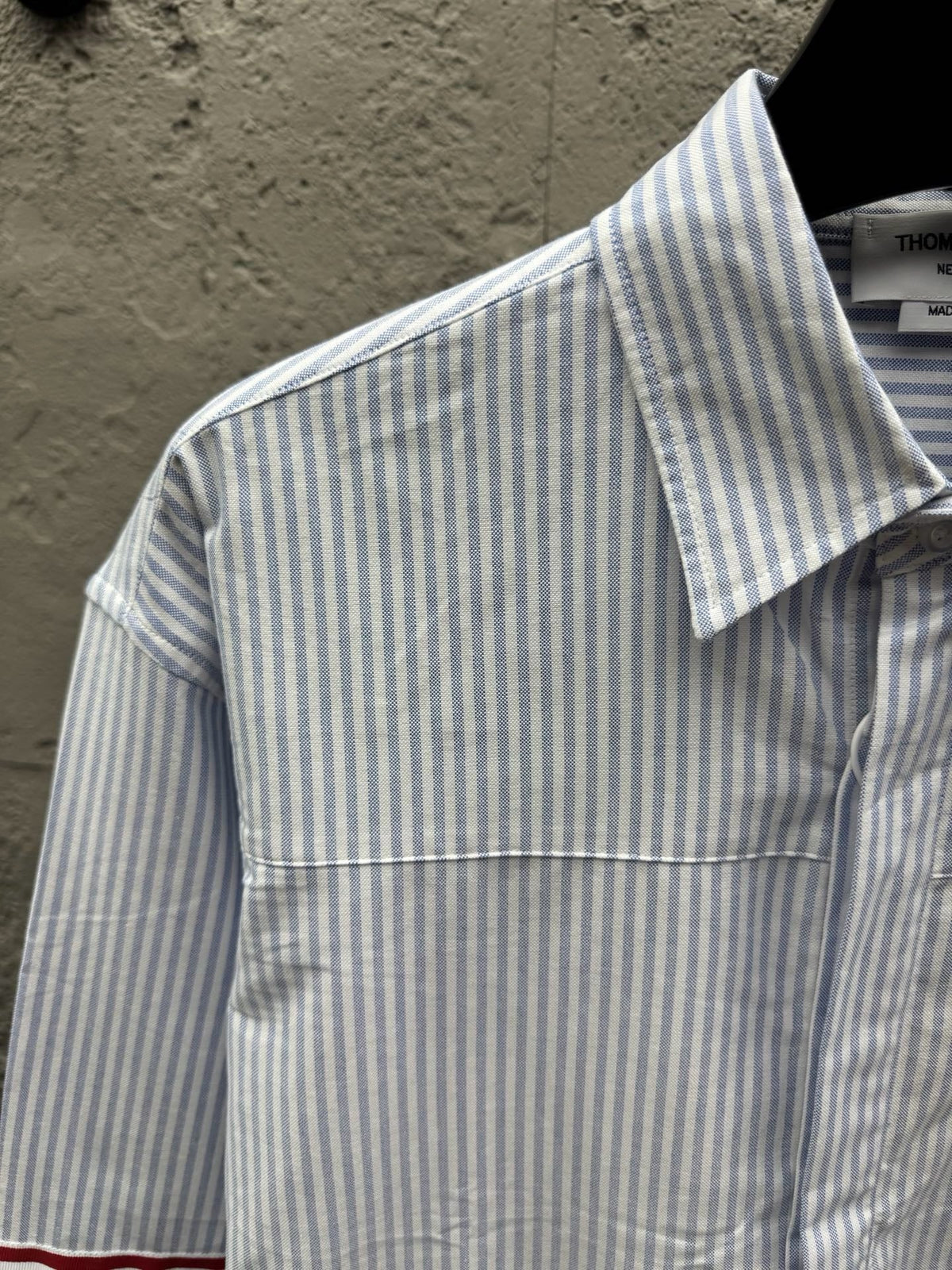 Weißes Baumwoll-Langarmshirt mit Kontrastbesatz – Herren
