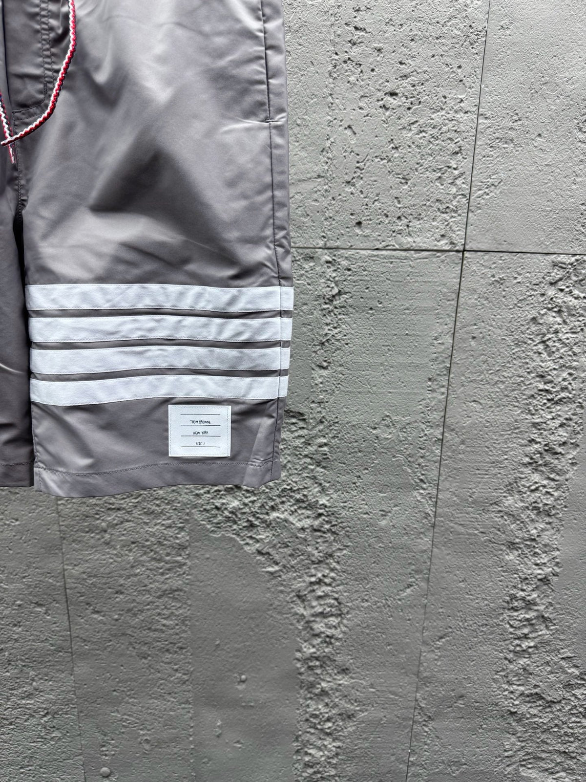 Graue Baumwoll-Bar-Streifen-Kordelzugshorts – Herren