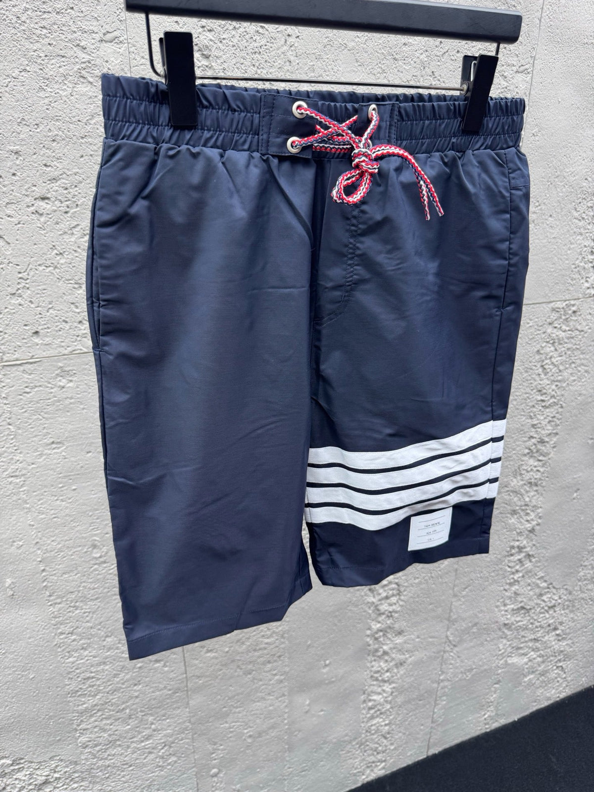 Graue Baumwoll-Bar-Streifen-Kordelzugshorts – Herren