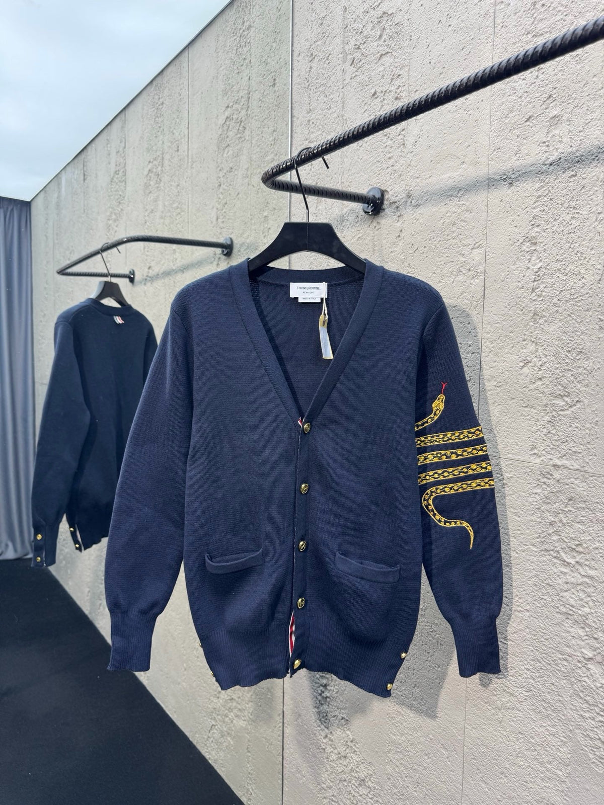 Marineblaue bestickte Strickjacke aus Wolle – Herren
