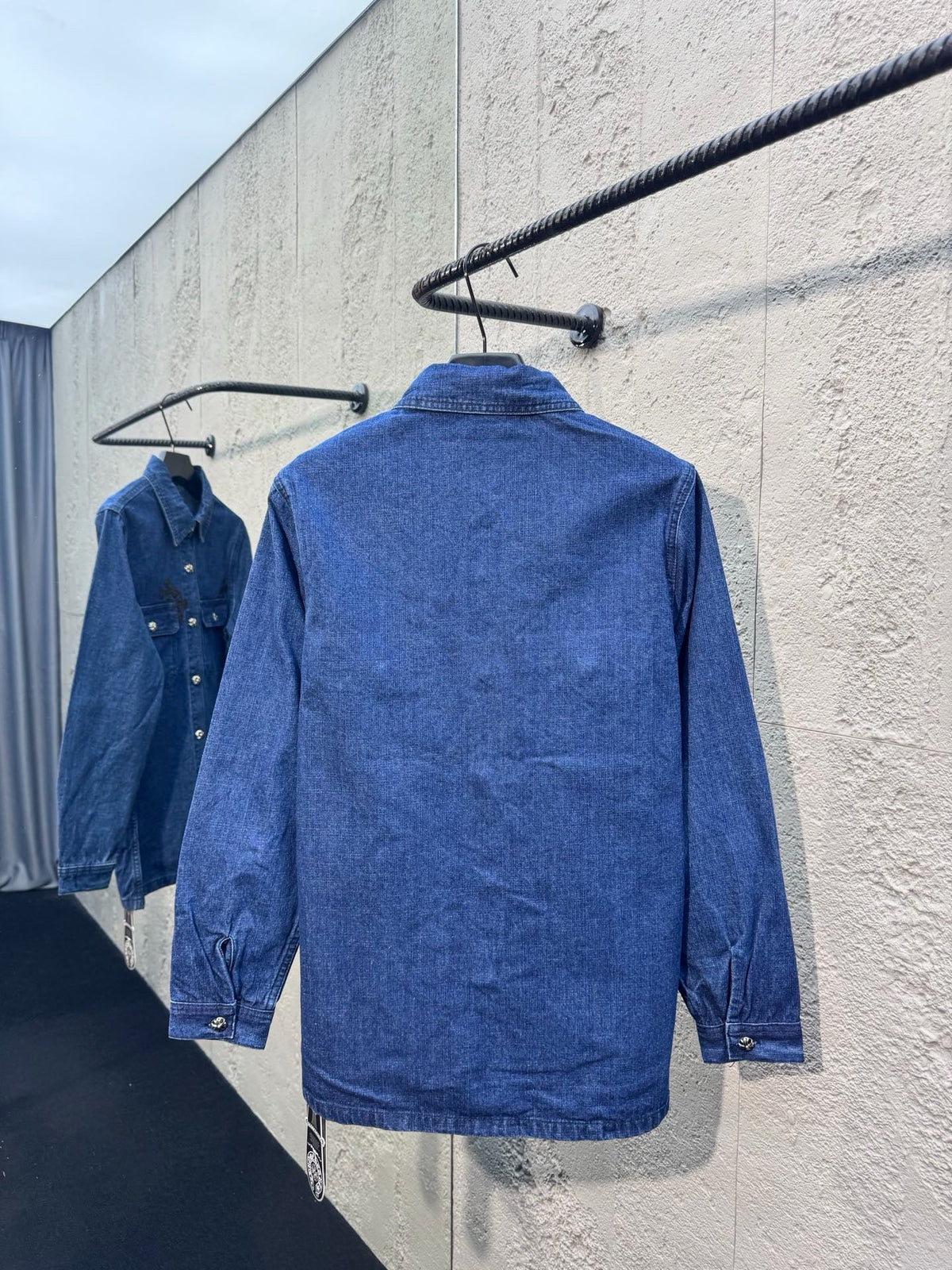 Blaue Jeans-Overshirt mit Stickerei – Herren