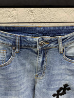 Blaue Jeans mit Kreuz-Flicken, gerade geschnitten – Herren