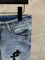 Blaue Jeans mit Kreuz-Flicken, gerade geschnitten – Herren