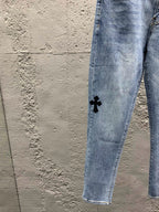 Blaue Jeans mit Kreuz-Flicken, gerade geschnitten – Herren