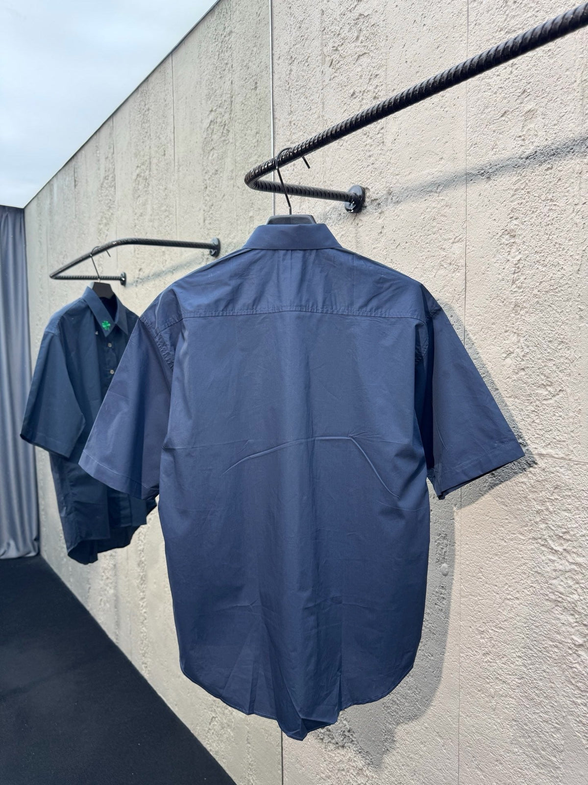 Blaues schlichtes Baumwoll-Kurzarmshirt – Herren