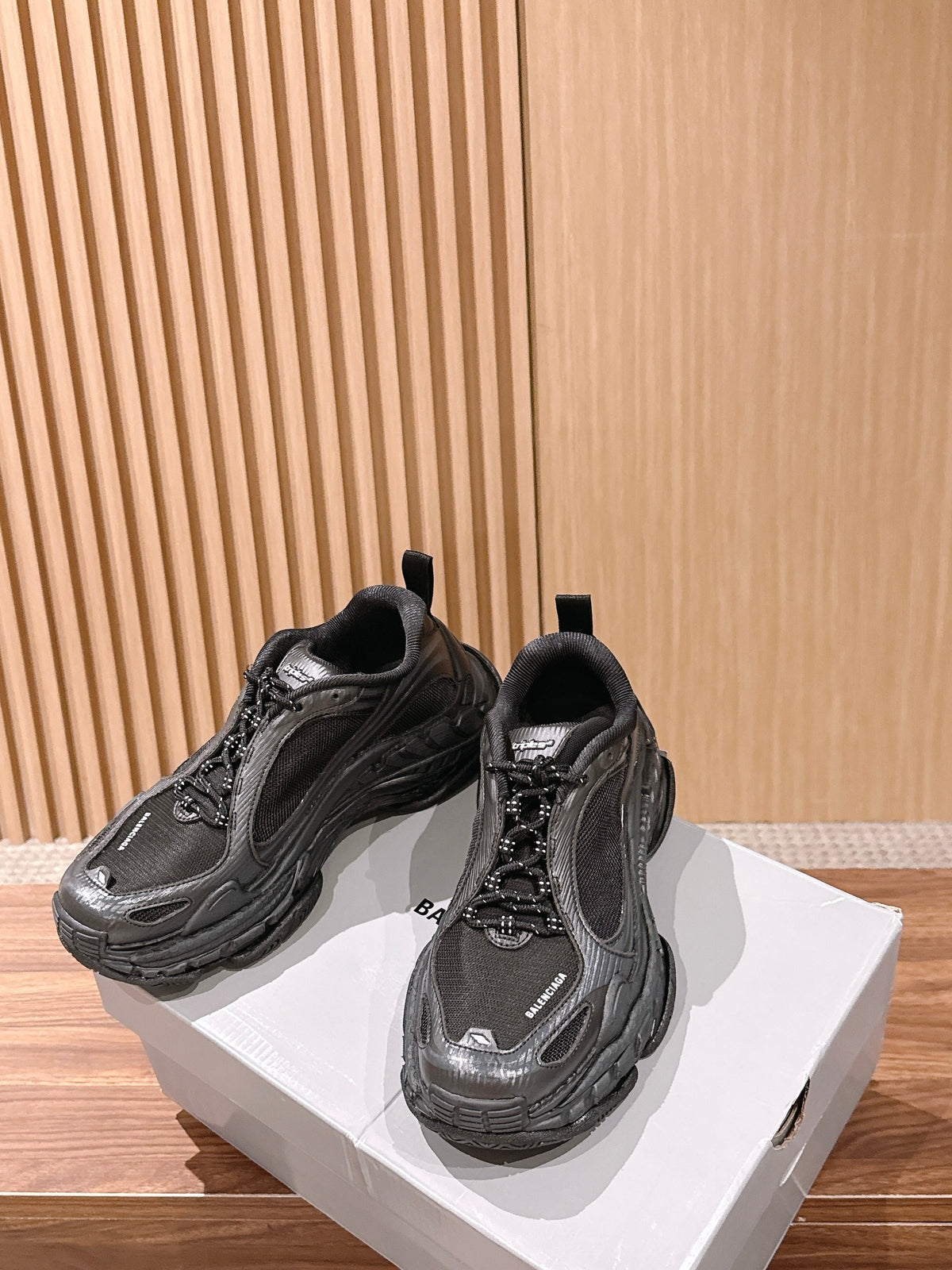 Schwarze Turnschuhe