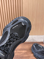 Schwarze Turnschuhe