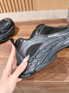 Schwarze Turnschuhe
