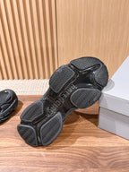 Schwarze Turnschuhe