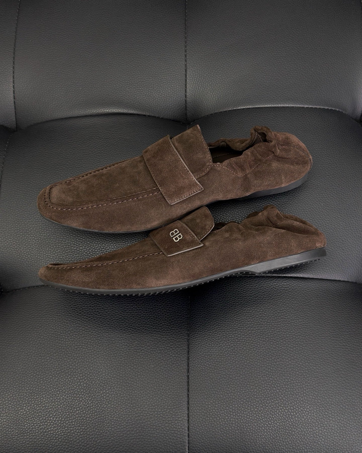 Slipper mit schwarzem Lederriemen – Herren