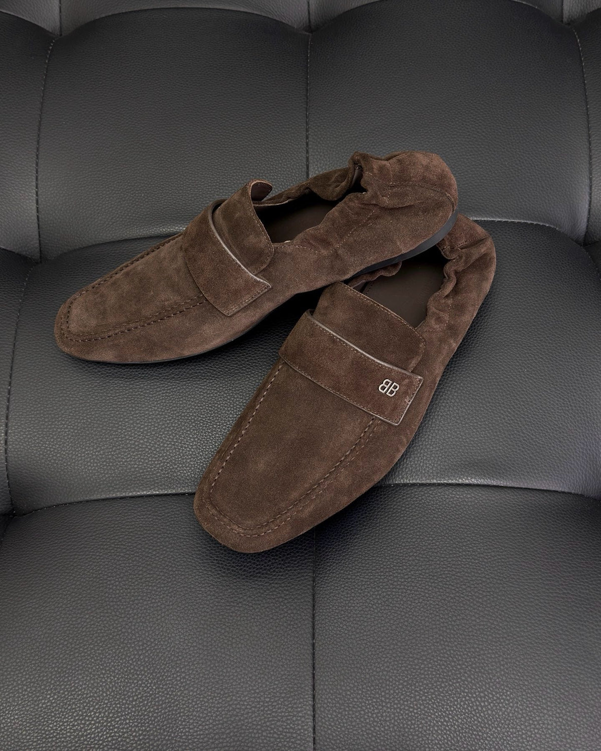 Slipper mit schwarzem Lederriemen – Herren