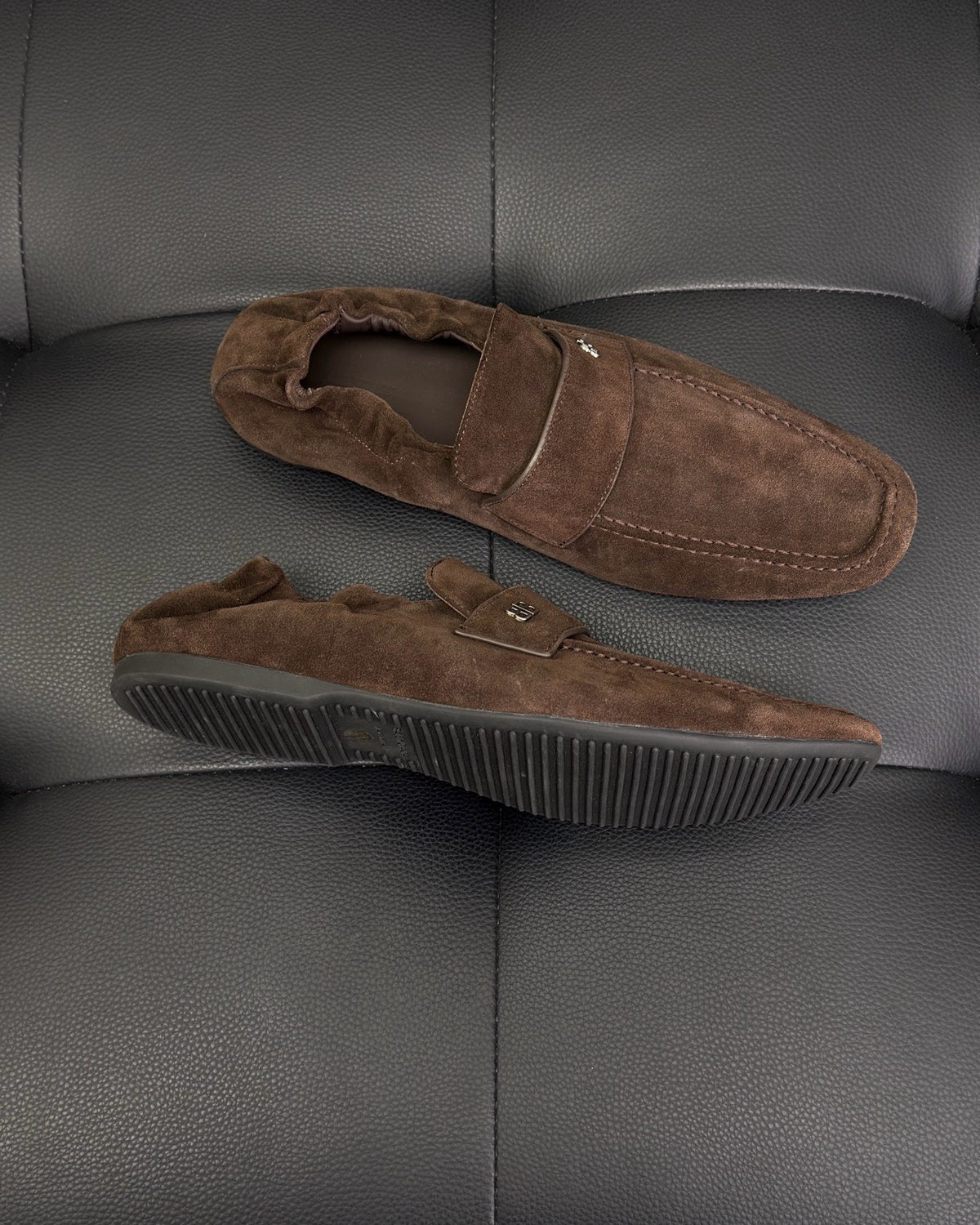 Slipper mit schwarzem Lederriemen – Herren