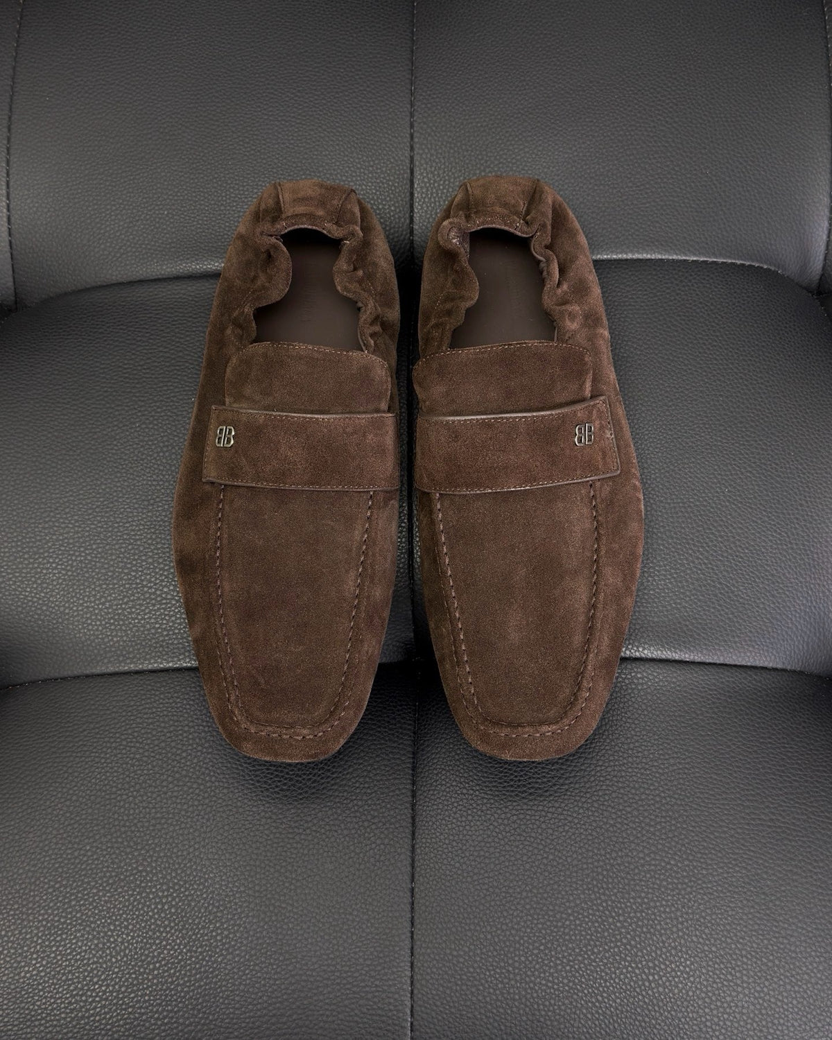 Slipper mit schwarzem Lederriemen – Herren