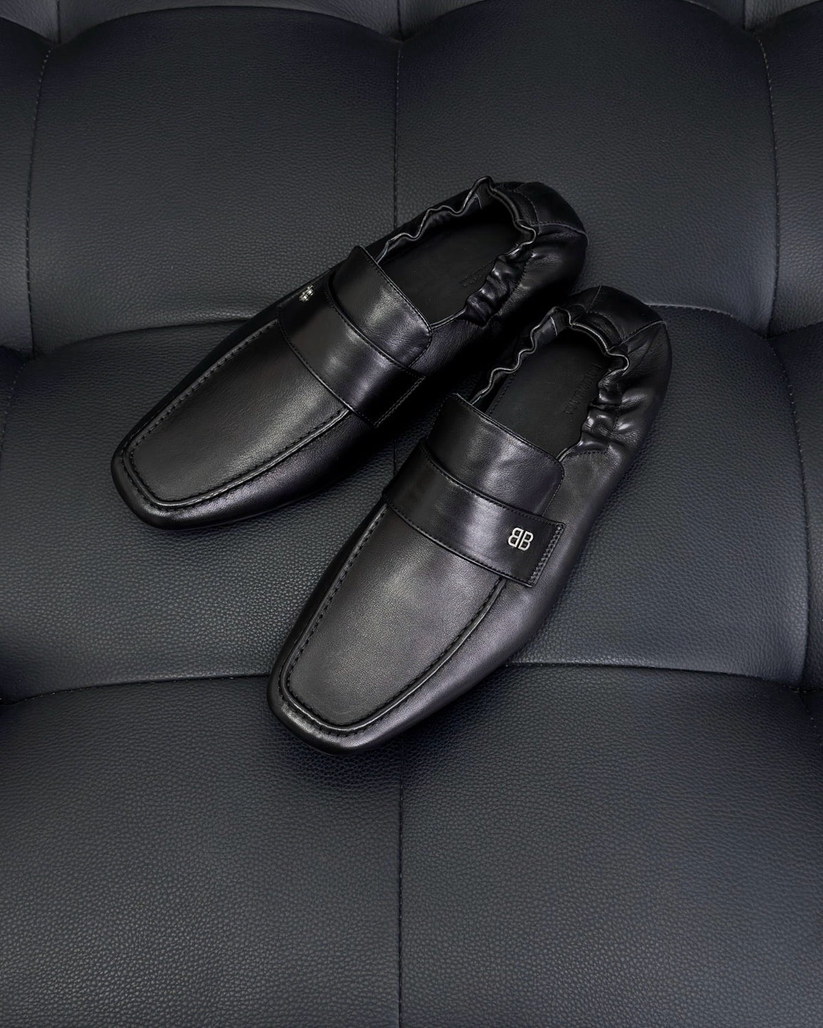 Slipper mit schwarzem Lederriemen – Herren