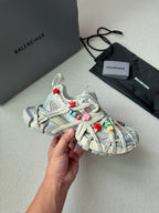 Sneakers mit Blumen-Graffiti-Print