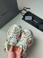 Sneakers mit Blumen-Graffiti-Print
