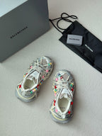 Sneakers mit Blumen-Graffiti-Print