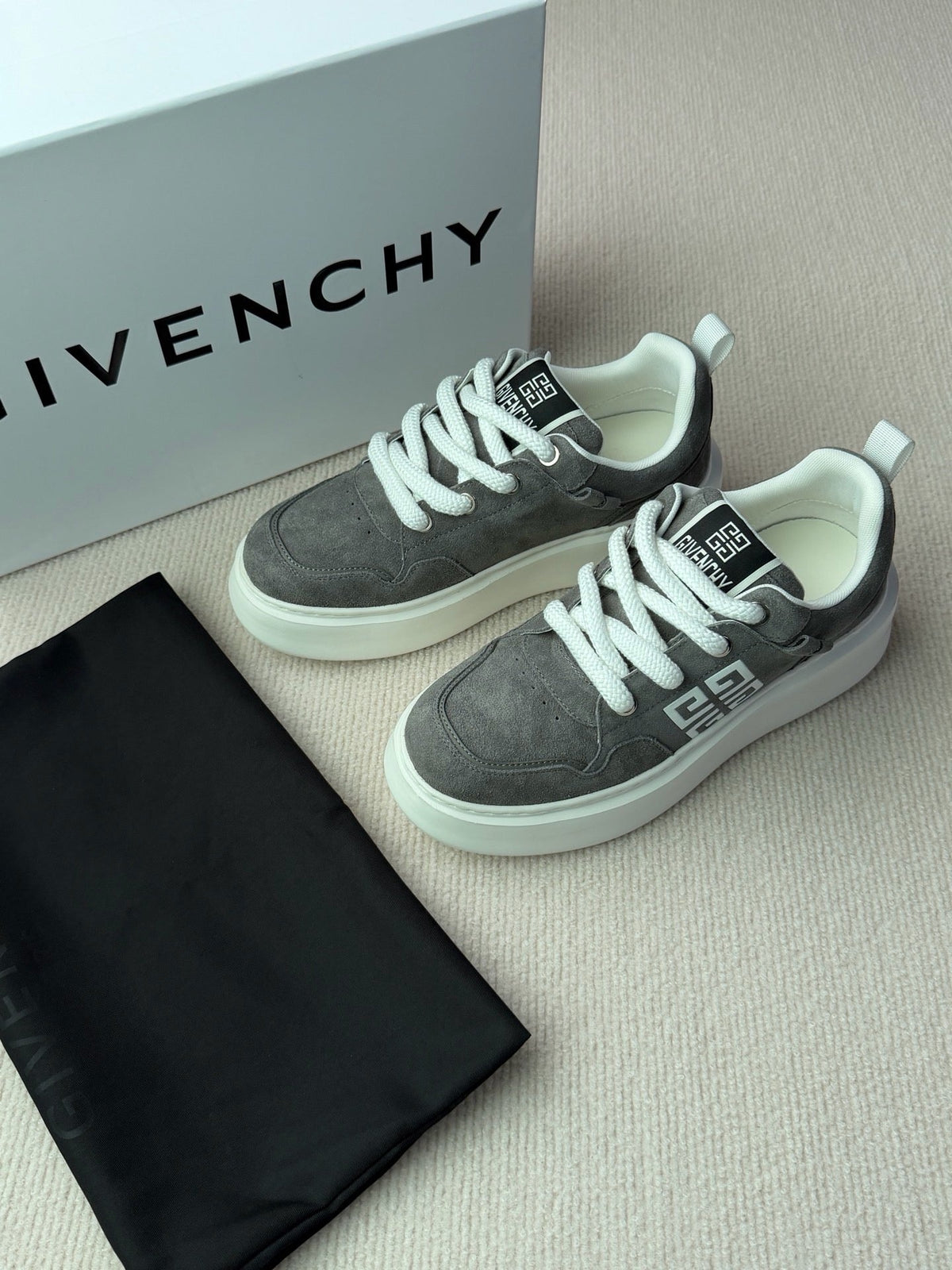 Grey Suede Contrast Sole Low-Top - Men's
