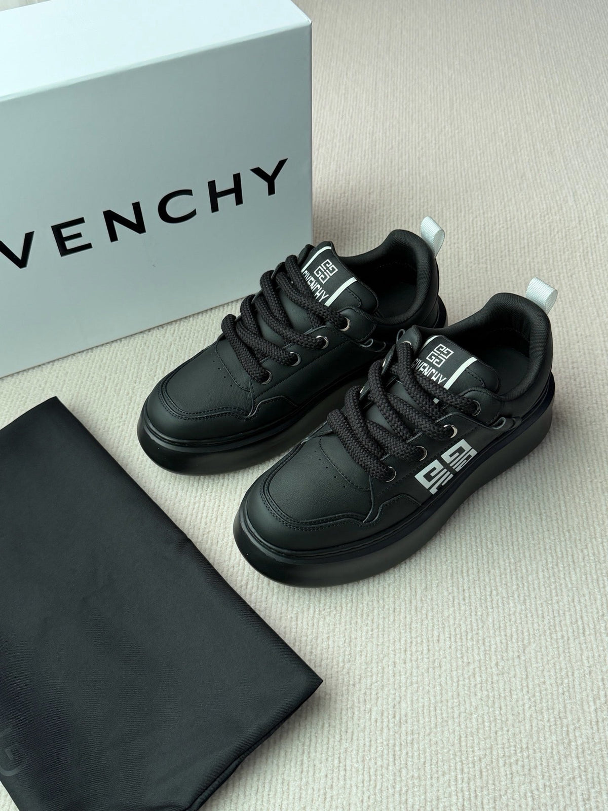 Grey Suede Contrast Sole Low-Top - Men's
