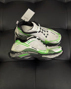 Sneaker mit Paneelen in Cremefarbe