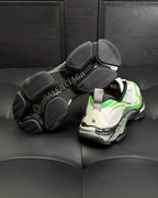 Sneaker mit Paneelen in Cremefarbe