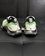 Sneaker mit Paneelen in Cremefarbe