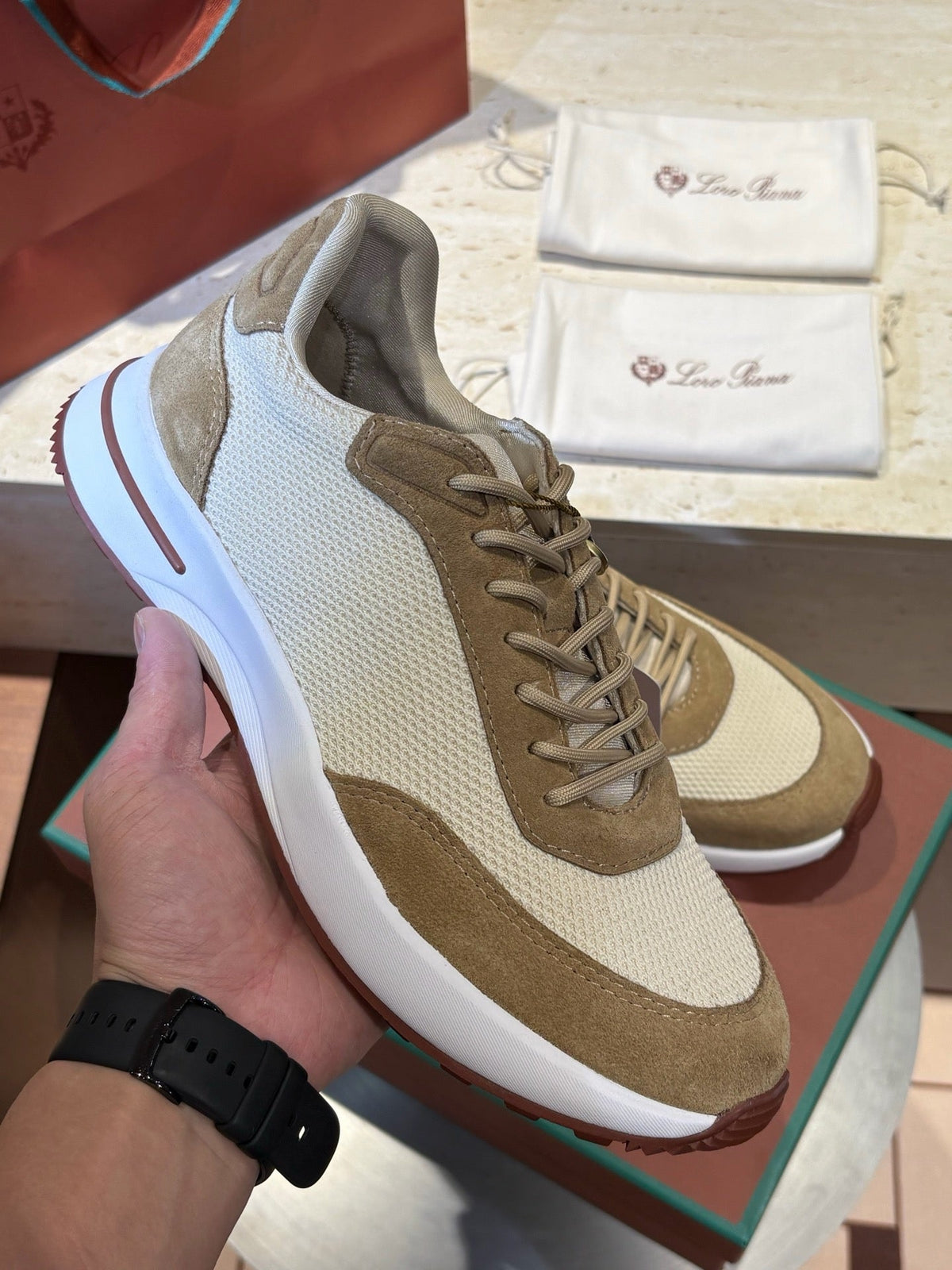 Beige Veloursleder-Runner mit Paneelen – Herren