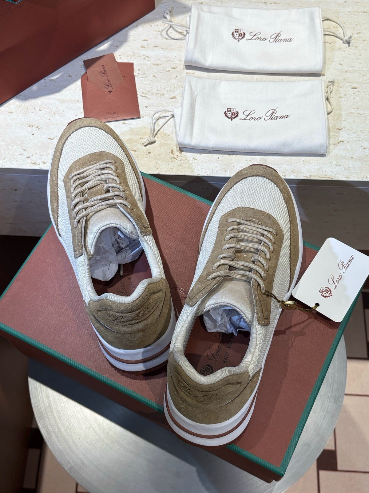 Beige Veloursleder-Runner mit Paneelen – Herren