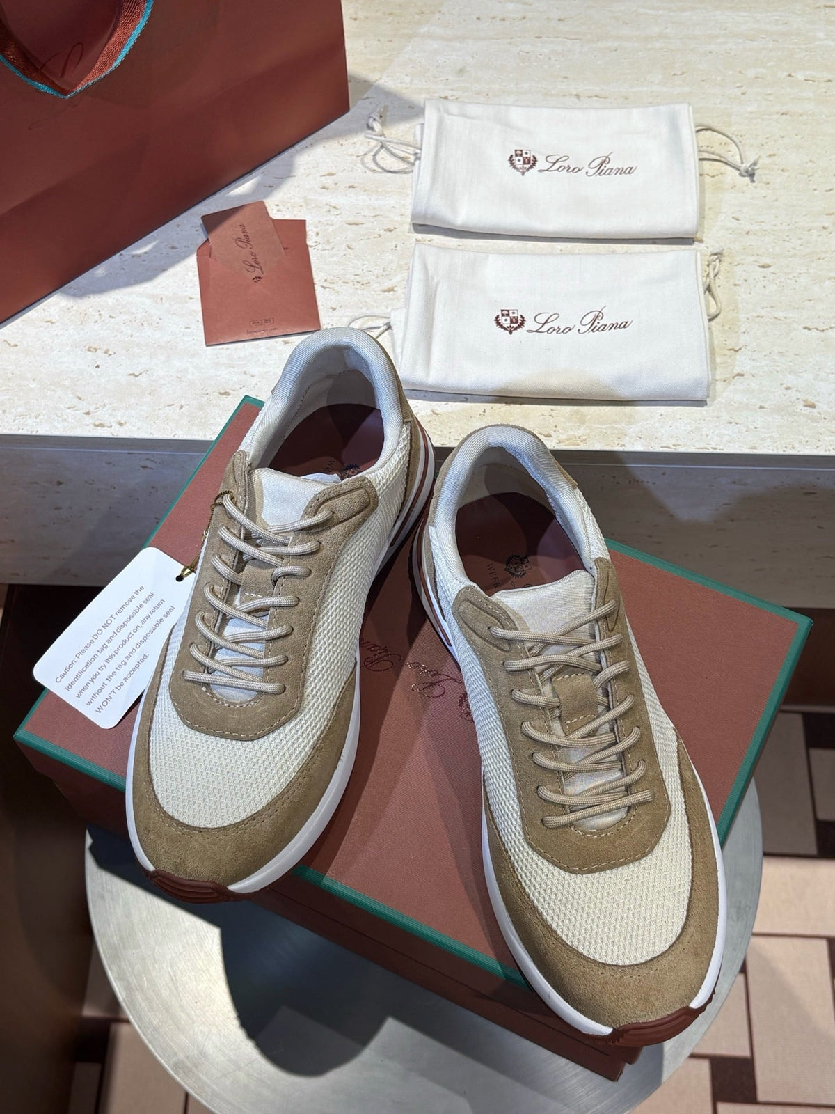 Beige Veloursleder-Runner mit Paneelen – Herren