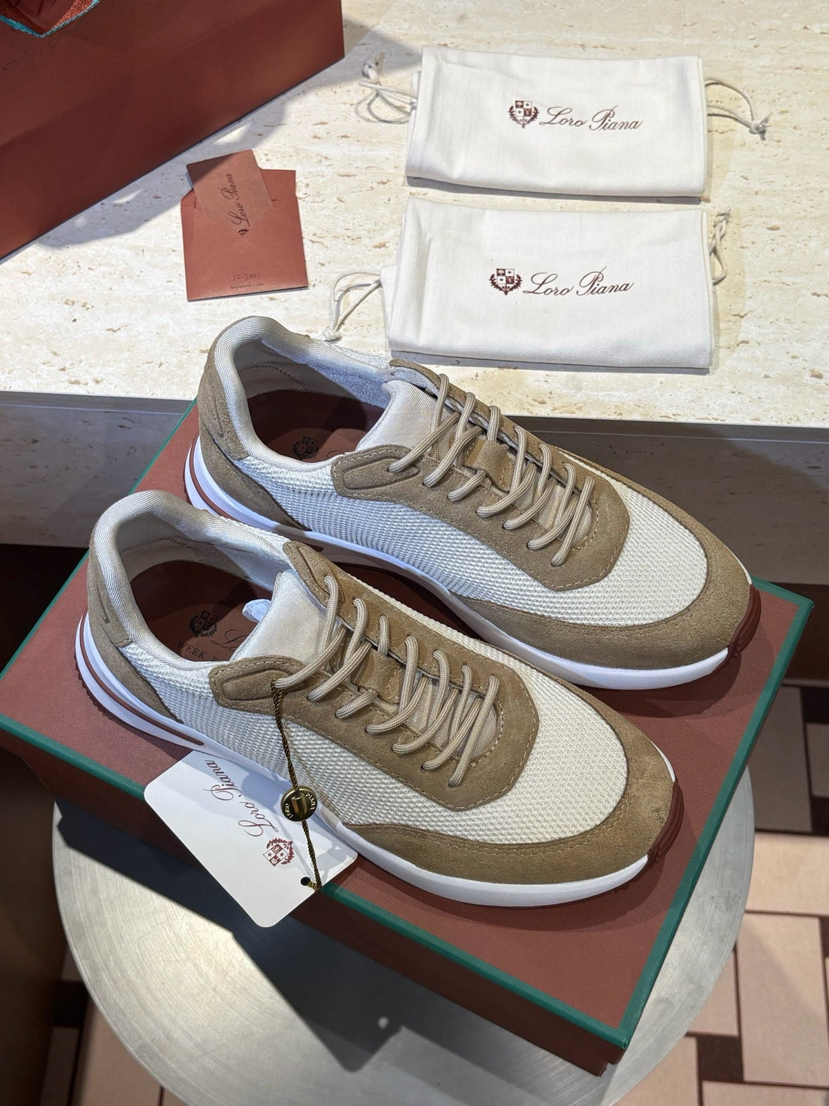 Beige Veloursleder-Runner mit Paneelen – Herren