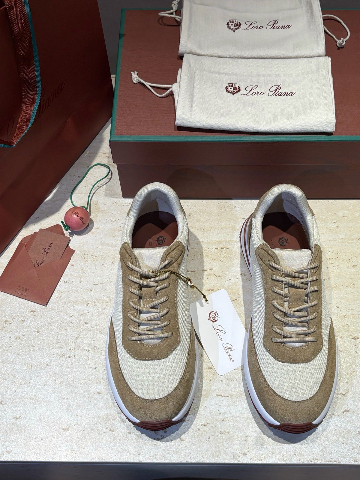 Beige Veloursleder-Runner mit Paneelen – Herren