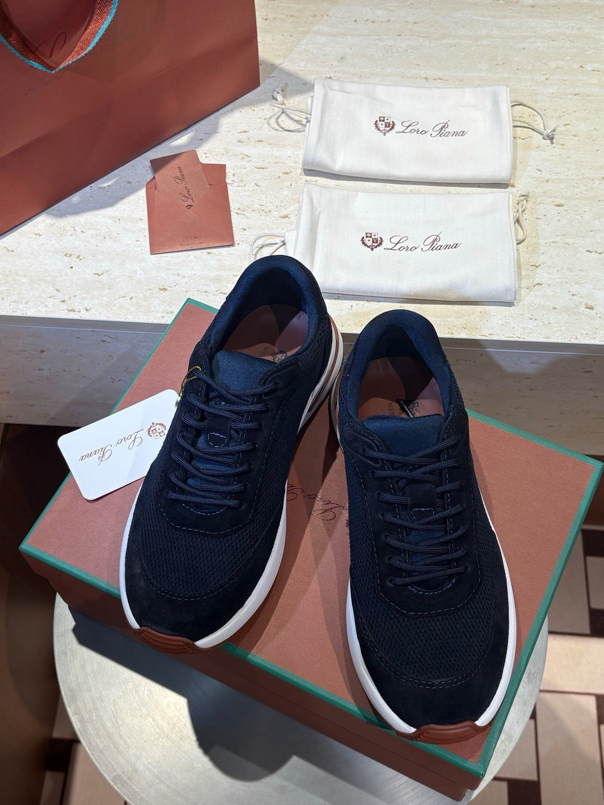 Beige Veloursleder-Runner mit Paneelen – Herren
