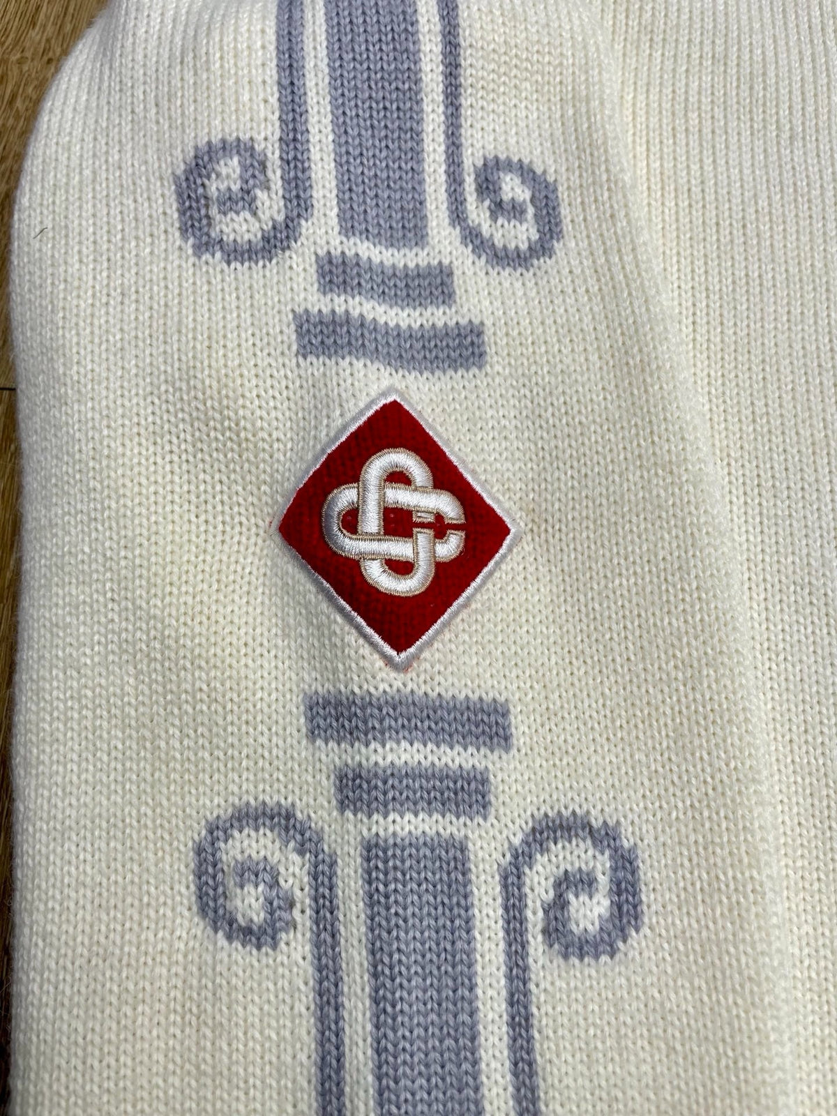 Weißer Strickreißverschluss mit Stickerei – Herren