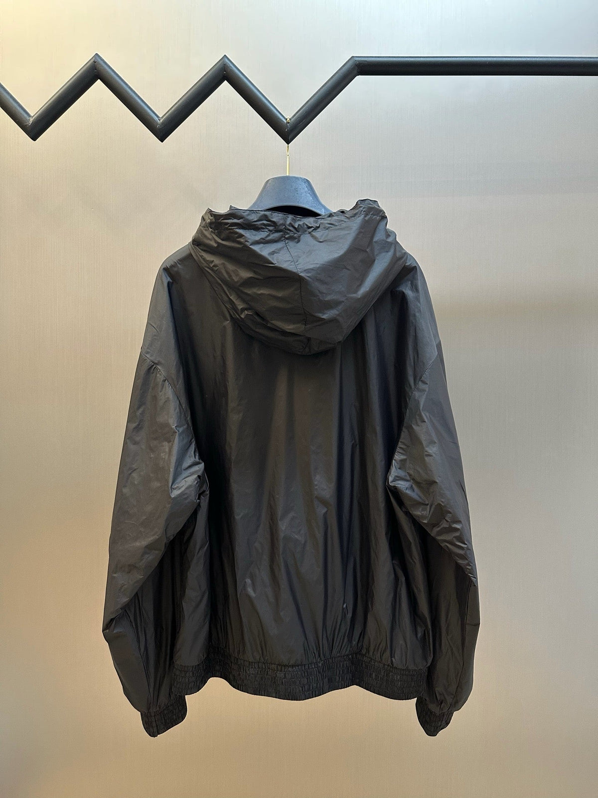 Schwarze Nylon-Bomberjacke mit Kapuze – Herren