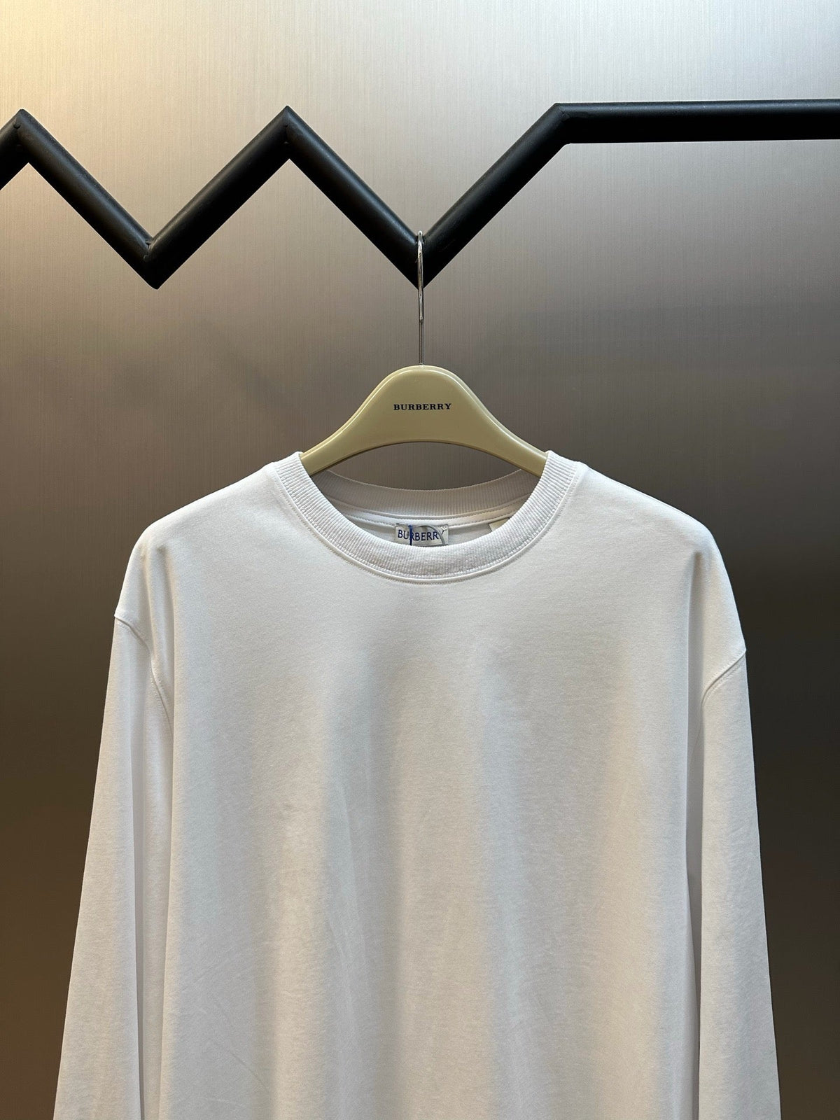 Schwarzes Langarmshirt aus Baumwolle mit Bündchendetail – Herren