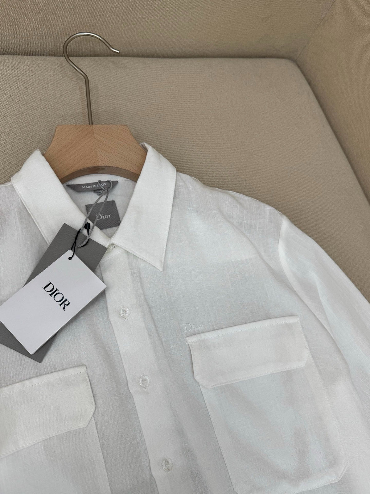 Weißes Langarmhemd aus Baumwolle mit zwei Taschen – Herren