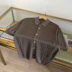 Schwarzes Strickhemd mit goldenen Knöpfen und kurzen Ärmeln – Herren