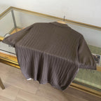 Schwarzes Strickhemd mit goldenen Knöpfen und kurzen Ärmeln – Herren