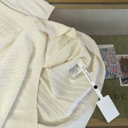Schwarzes Strickhemd mit goldenen Knöpfen und kurzen Ärmeln – Herren