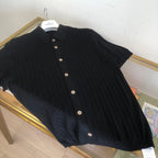 Schwarzes Strickhemd mit goldenen Knöpfen und kurzen Ärmeln – Herren