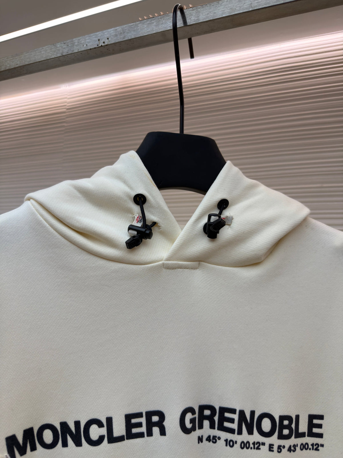 Cremefarbener Pullover mit Text-Logo aus Baumwolle – Herren