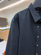 Marineblaues Baumwollhemd mit langen Ärmeln und zwei Taschen – Herren
