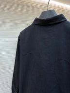 Marineblaues Baumwollhemd mit langen Ärmeln und zwei Taschen – Herren