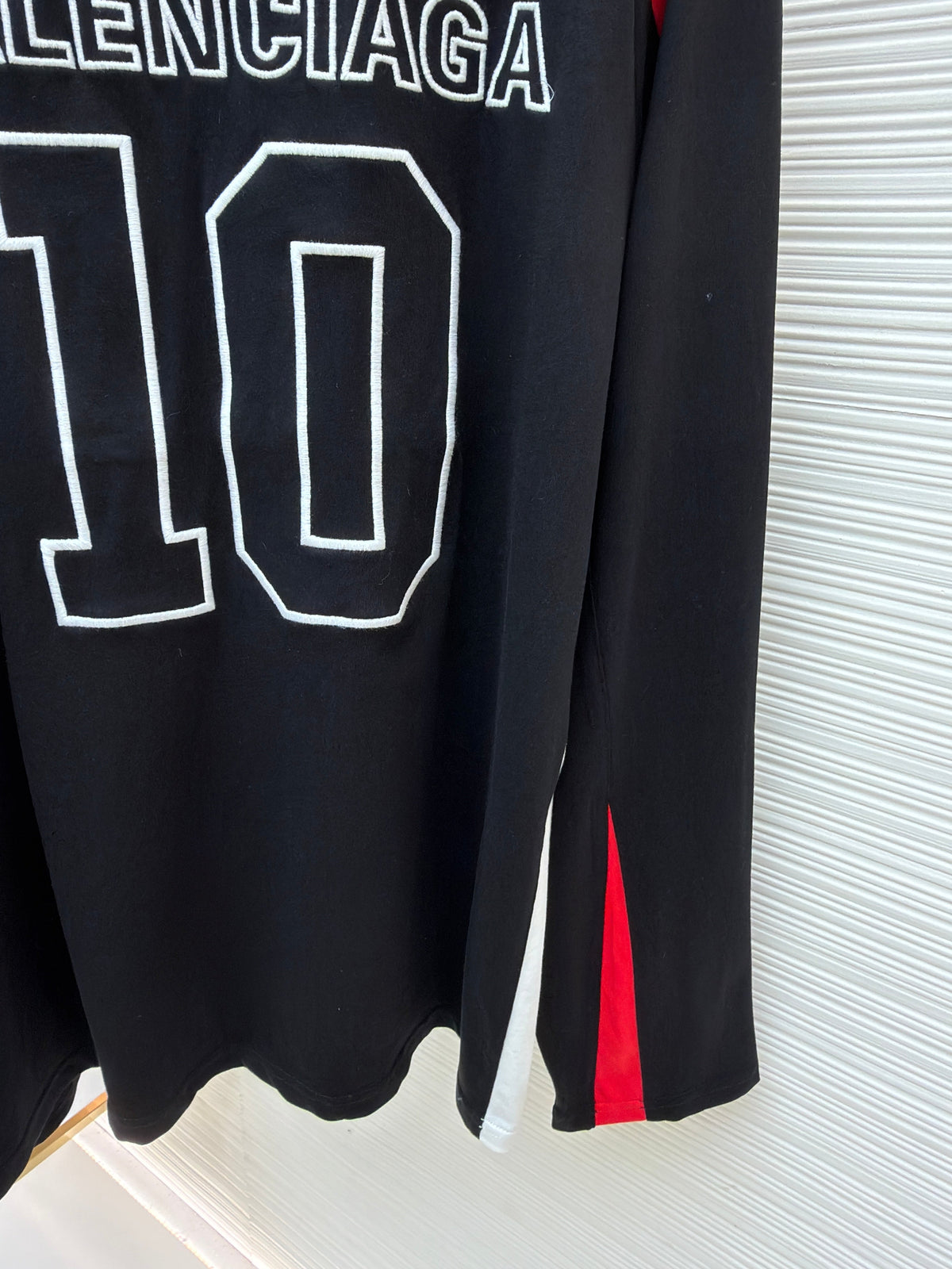 Marineblaues Jersey-Shirt mit Zahlen und langen Ärmeln – Herren