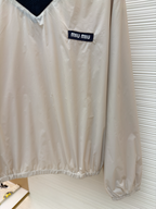 Cremefarbenes Langarmshirt aus Baumwolle mit Kontrastkragen – Damen