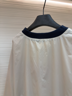 Cremefarbenes Langarmshirt aus Baumwolle mit Kontrastkragen – Damen